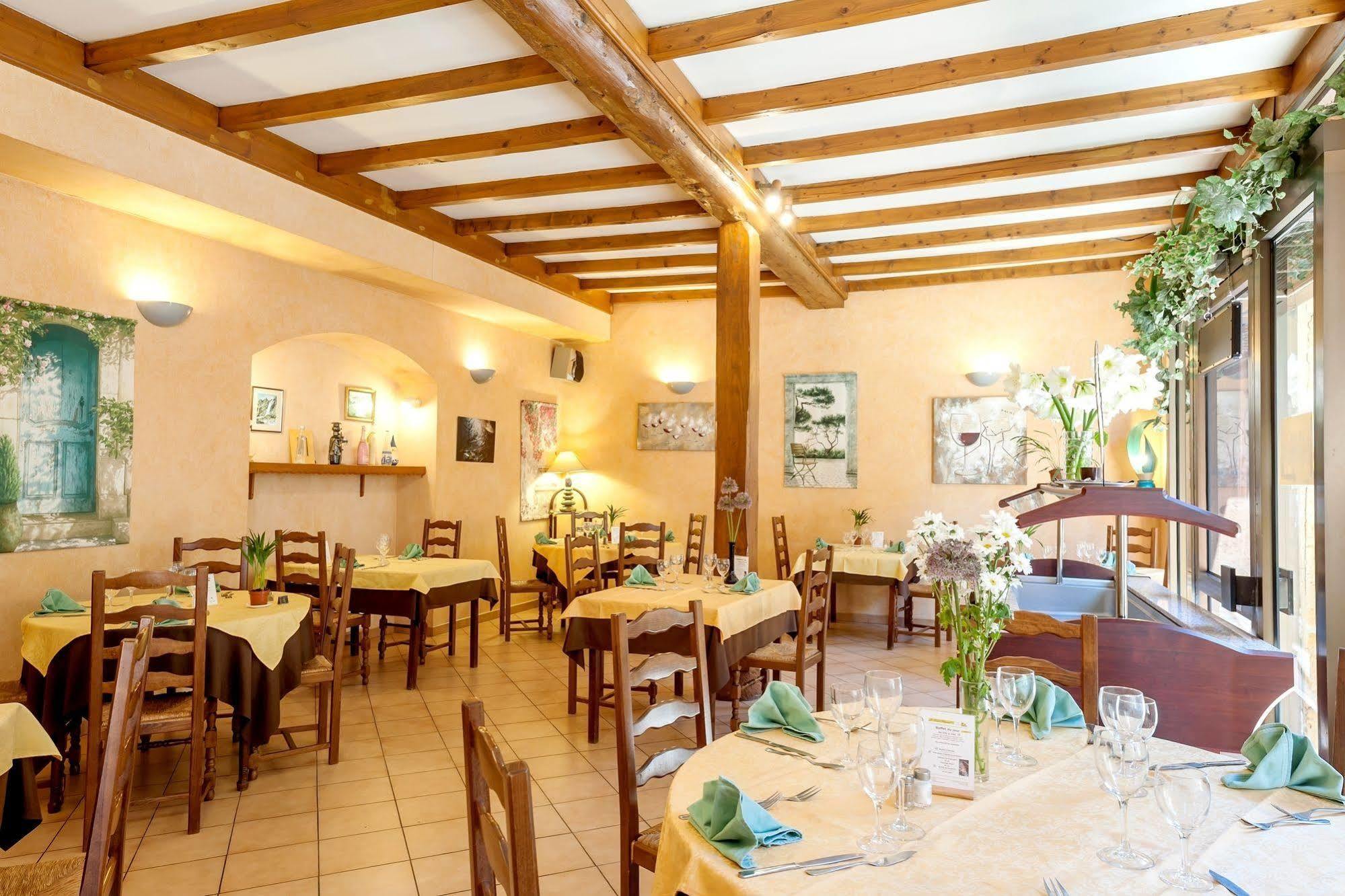Hôtel Restaurant Le Saint Clément Exterior foto