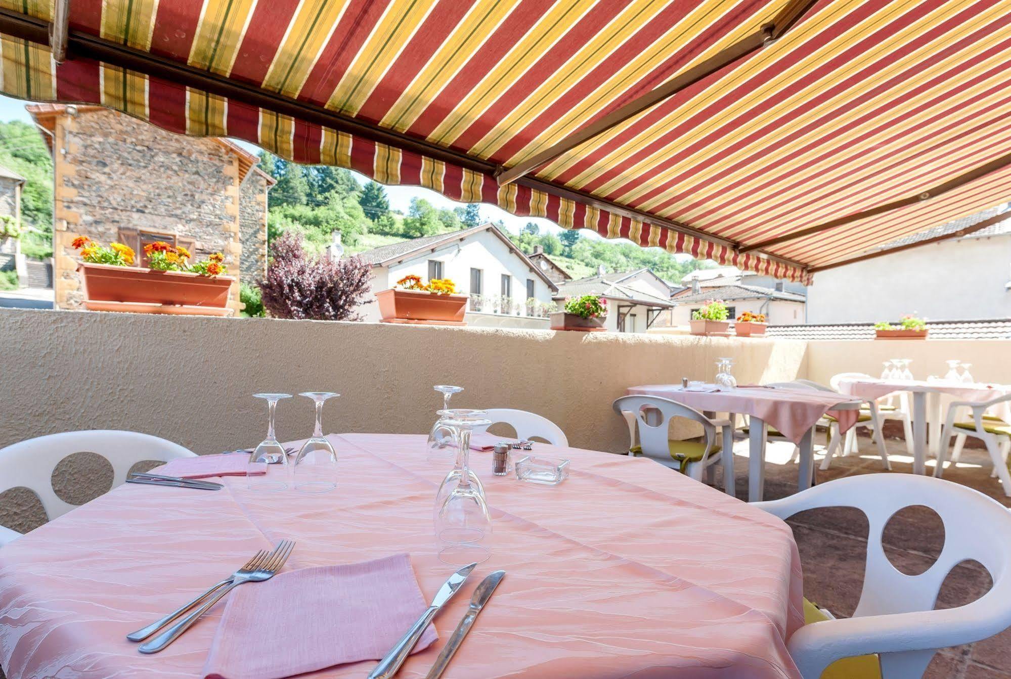Hôtel Restaurant Le Saint Clément Exterior foto